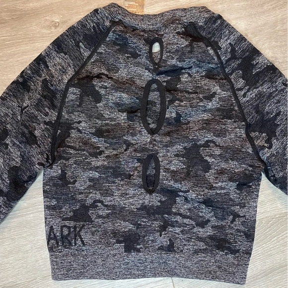Gymshark Adapt Camouflage Seamless Scrunch Long Sleeve Crop Top - Picture 6 of 8